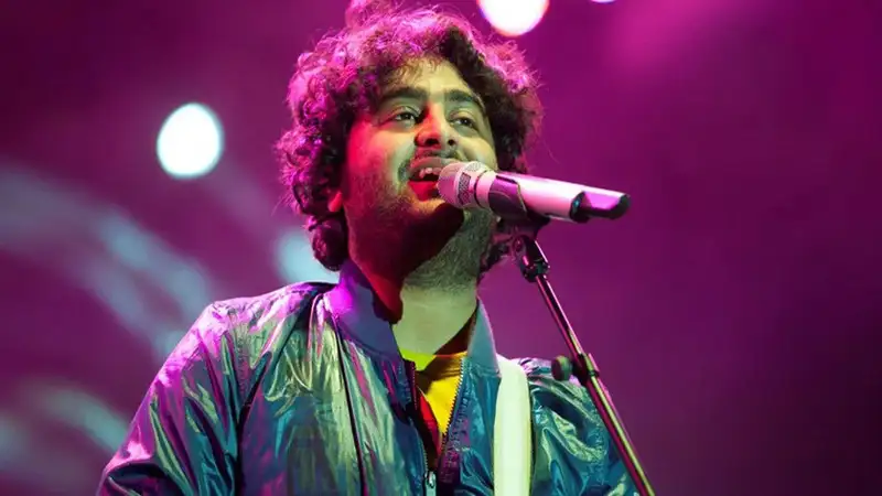 Fan asks Arijit Singh to sing 'Aar Kobe' at UK show. Here's what happened next