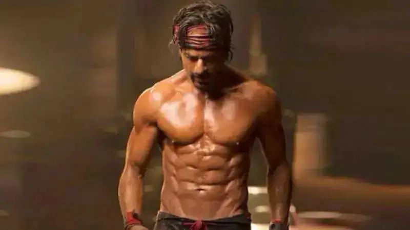 5 times Shah Rukh Khan ditched his shirt for a movie!