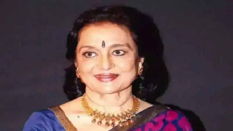 Asha Parekh gets slammed for expressing her disappointment over Indian woman’s clothes choices