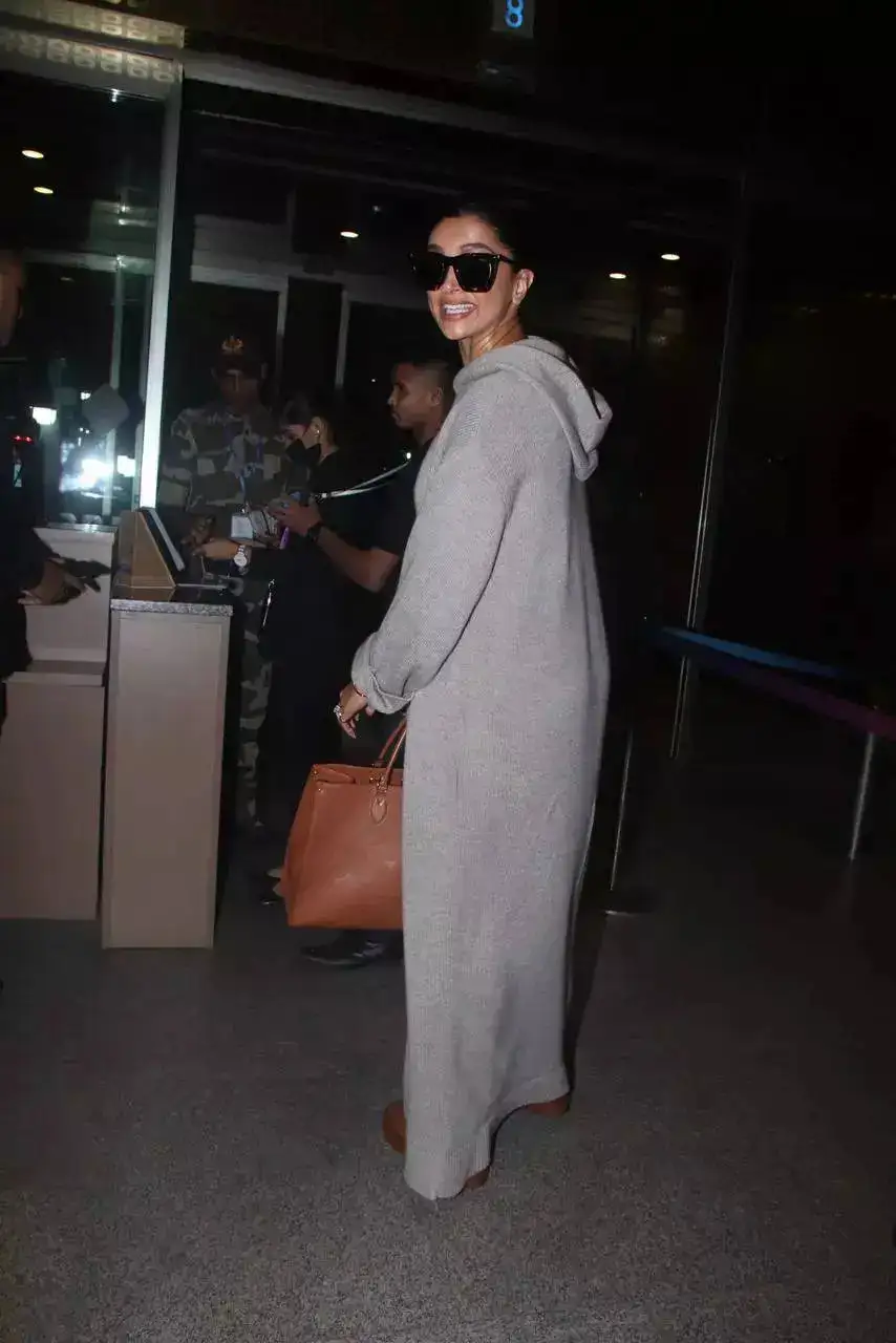 Deepika Padukone airport look