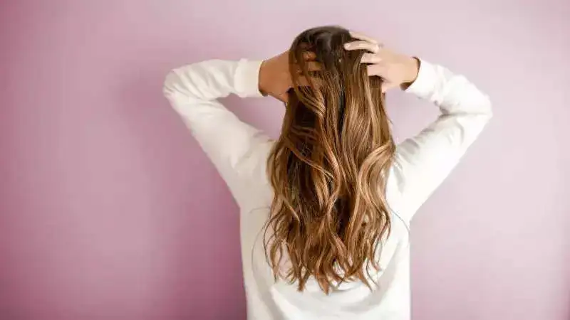 Wondering how to use dry shampoo? Here are 10 steps you should follow