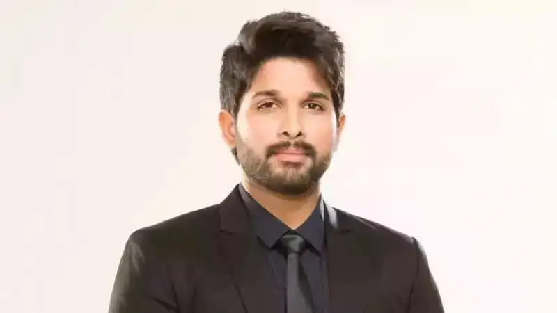 Video of fans going berserk seeing Allu Arjun at a meet-up goes viral