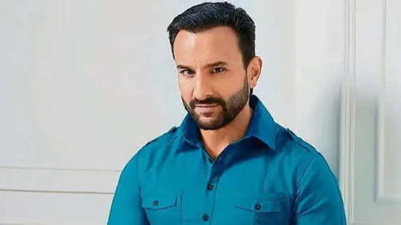 Saif Ali Khan was spotted getting ready for his shoot; allows the paparazzi to film him