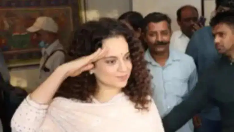 Kangana Ranaut remembers Indira Gandhi on her death anniversary, to essay her role in 'Emergency'