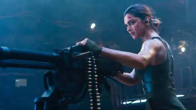 Pathaan: Deepika Padukone performs a stunning solo action scene while holding a Gatling gun