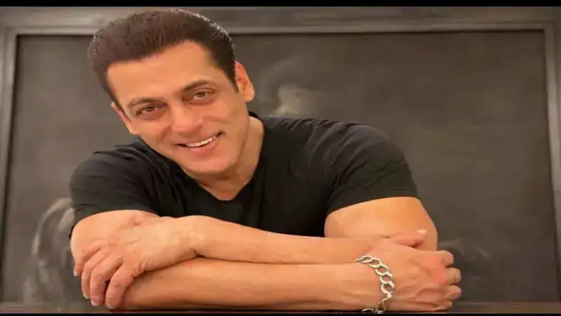 Salman Khan calls out Bollywood filmmakers, says they “think India is from Colaba to Andheri”