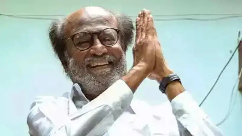 Diwali 2022: Rajinikanth makes Diwali extra special for his fans by greeting them outside his home