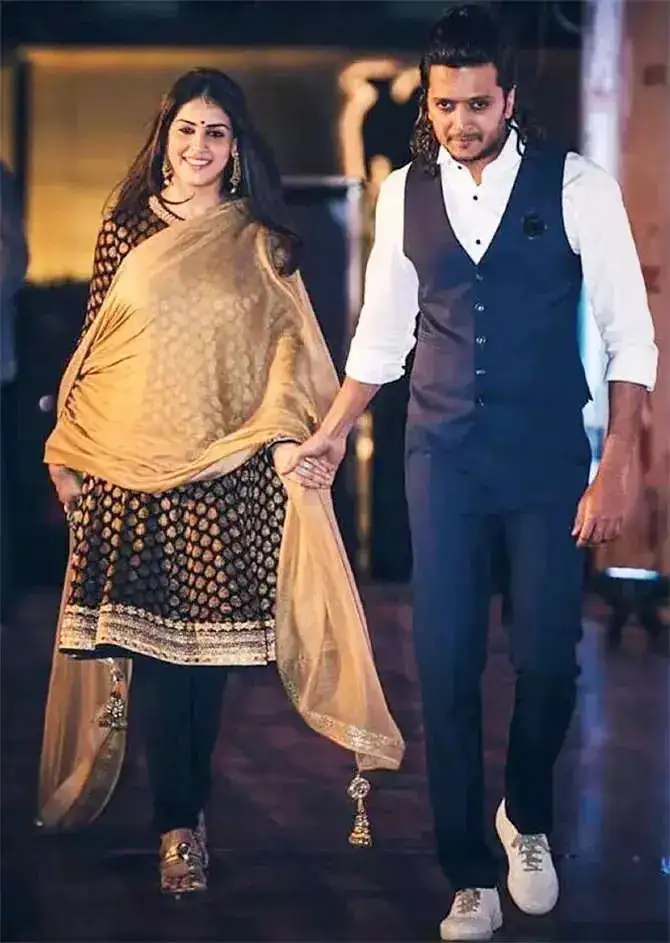 07genelia-dsouza-baby-bump8.