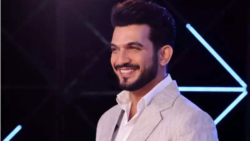 Arjun Bijlani brings home a new Mercedes Benz GLS worth Rs. 1.21 crores! Check it out