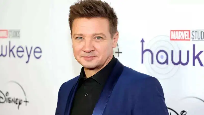 Reno Mayor Hillary informs Jeremy Renner was helping a stranded car when the accident happened