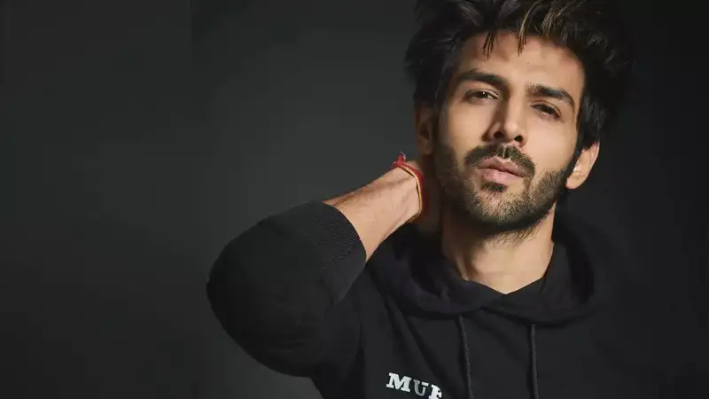 Kartik Aaryan takes a dig at Ranveer Singh and Sara Ali Khan