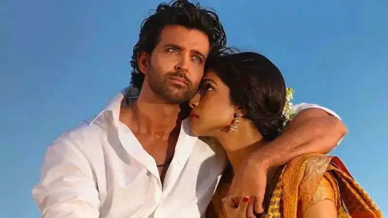 Hrithik Roshan expresses pride in Priyanka Chopra's achievements, find out why!