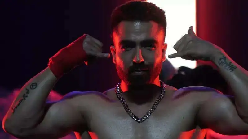 Harrdy Sandhu drops his latest party anthem 'Psycho' from the EP 'Pleasures'