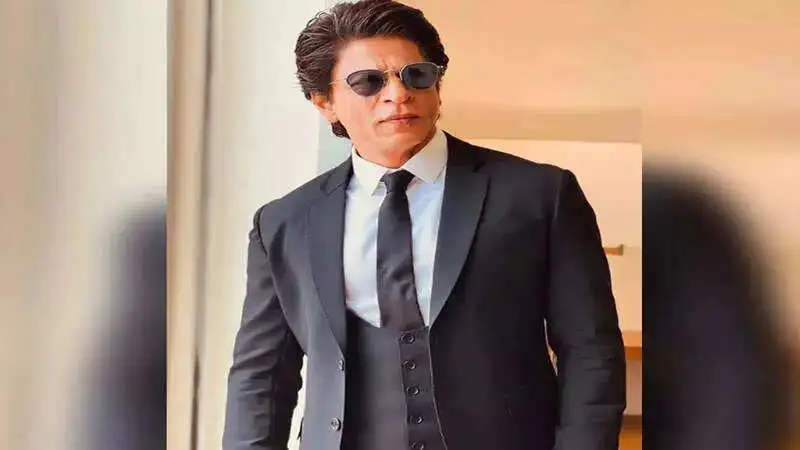 Shah Rukh Khan stuns fans in unseen pic from Dabboo Ratnani photoshoot