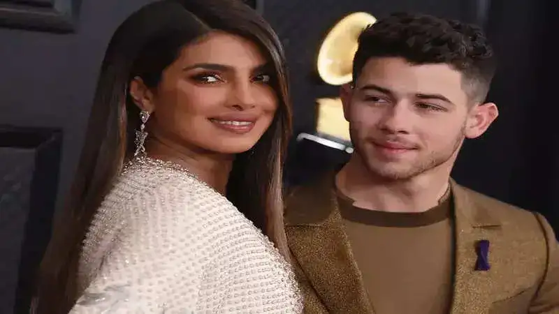 Singer Nick Jonas follows the trend “just looking like a wow” on wife Priyanka Chopra’s picture