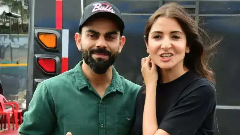 Anushka-Virat captured in the city enjoying a bike ride!