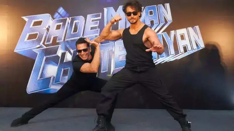 Akshay Kumar and Tiger Shroff look like the most fun duo for Bade Miyan Chote Miyan mahurat