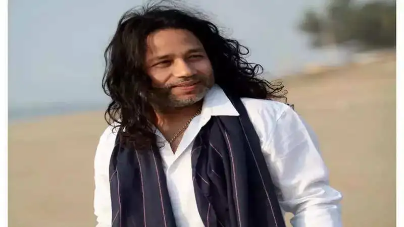 Singer Kailash Kher attacked by two men during a concert in Karnataka!