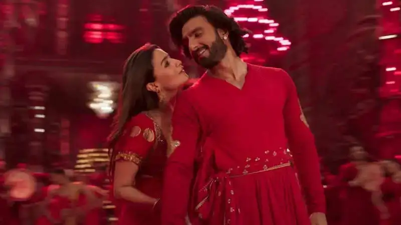 Dhindhora Baje Re: Alia Bhatt, Ranveer Singh compared to Aishwarya Rai, Madhuri Dixit in  ‘Dola Re Dola’