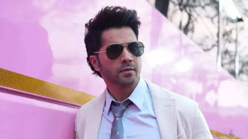 Netizens slam Varun Dhawan for saying 'Kannad' instead of Kannada at a panel discussion