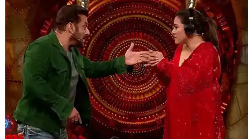 Kajol and Salman Khan recreate the stare from ‘Pyaar Kiya To Darna Kya’ on Bigg Boss set