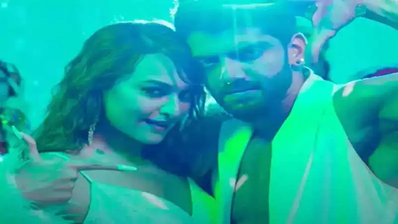 Sonakshi Sinha and Zaheer Iqbal's fiery chemistry and dance moves in 'BLOCKBUSTER' set the screen on fire