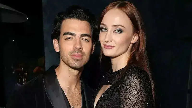 Sophie Turner opens up on divorce with Joe Jonas. Calls Taylor Swift a 'hero'