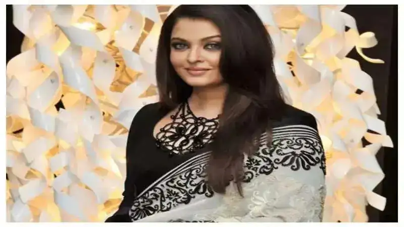 Fraudsters caught in Greater Noida with a fake passport belonging to Aishwarya Rai swindled 1.80 crore