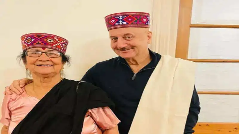 Anupam Kher pens down a heartfelt note on his mother’s birthday, Kangana Ranaut and others react