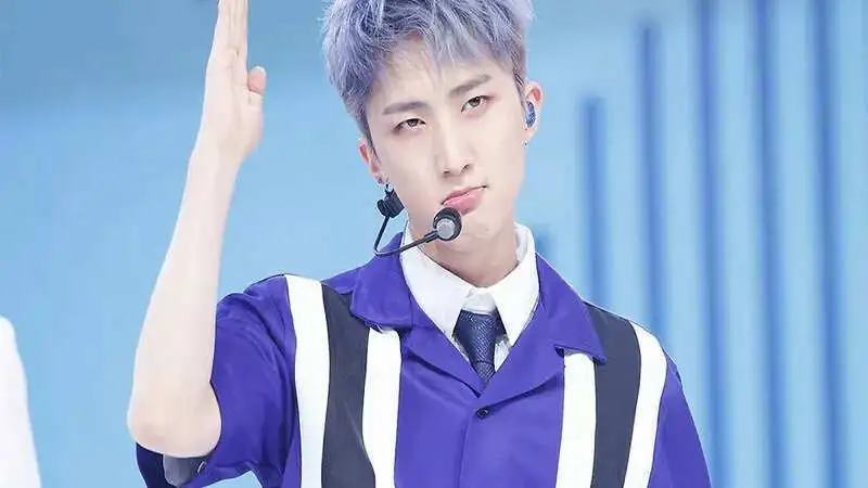 Pentagon’s Hui is back in business with a new Instagram account after completing his mandatory military service