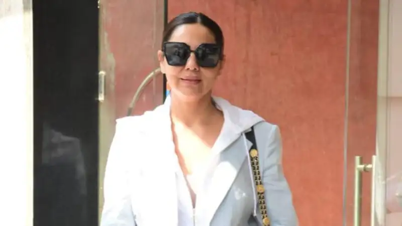 Gauri Khan makes a stylish statement in white pantsuit as SRK shoots for Dunki in Saudi Arabia