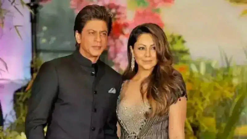 Gauri Khan leaves a humorous comment on Shah Rukh Khan's 'missing t shirt' post