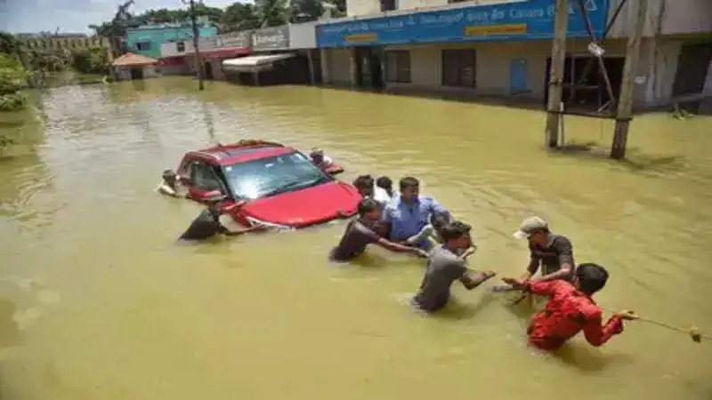 Flood-like situation in Bangalore triggers meme fest on Twitter