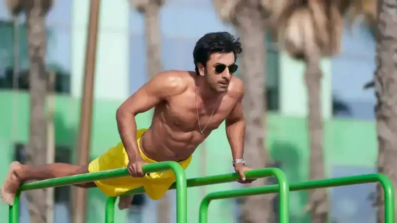 Ranbir Kapoor's new still from Tu Jhoothi Main Makkaar is making us sweat!