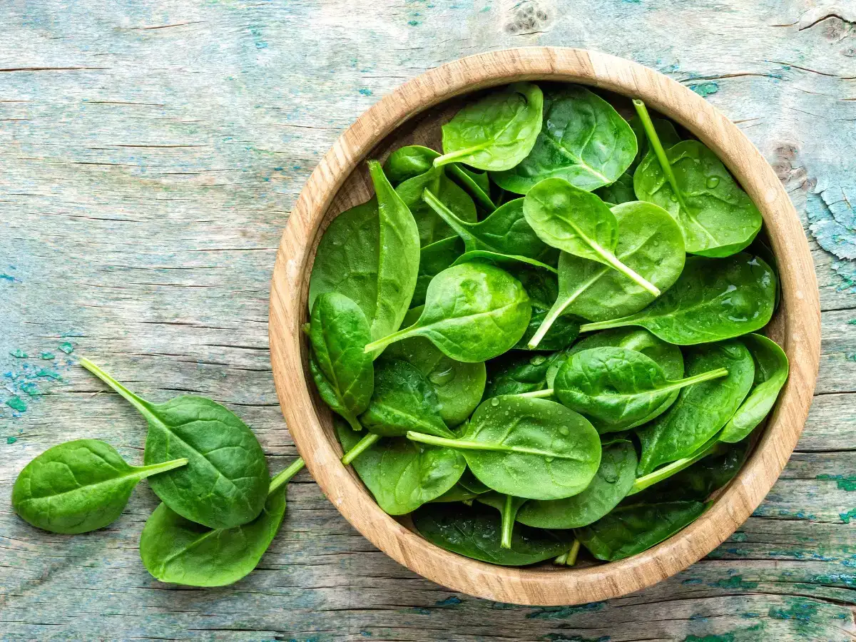 Spinach kept in a wooden bowl