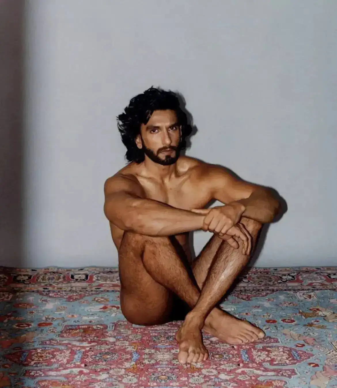 Ranveer Singh flaunts his body