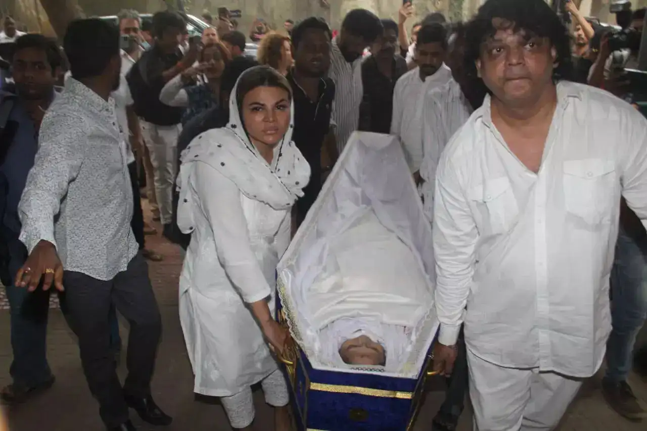 Rakhi Sawant's mother's funeral