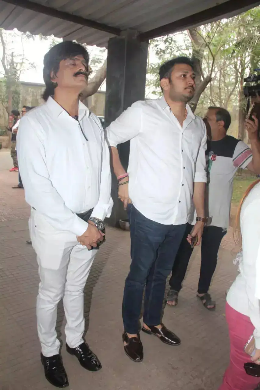 Ehsaan Qureshi at Rakhi Sawant's mother's funeral