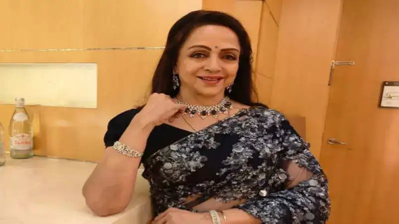 Hema Malini recalls director asking her to remove saree pin for a scene, criticizes new age filmmakers