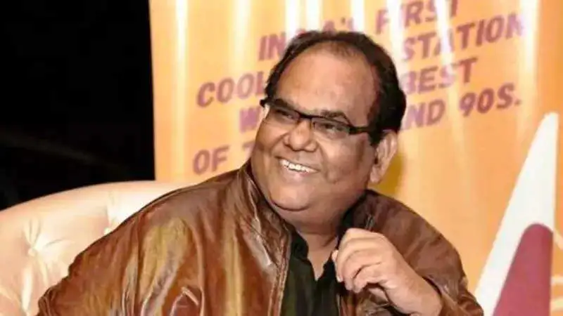 Bollywood mourns the loss of Satish Kaushik: Kareena Kapoor Khan, Anushka Sharma and more pay respects