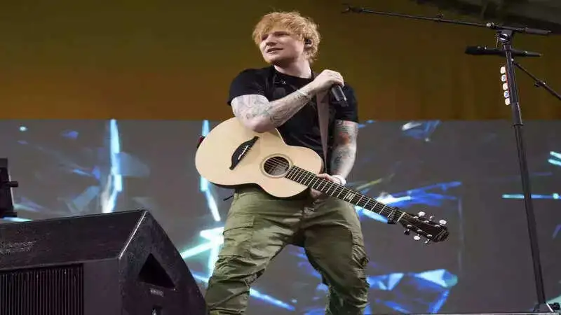 Ed Sheeran delights engaged couple with surprise karaoke performance in Nashville