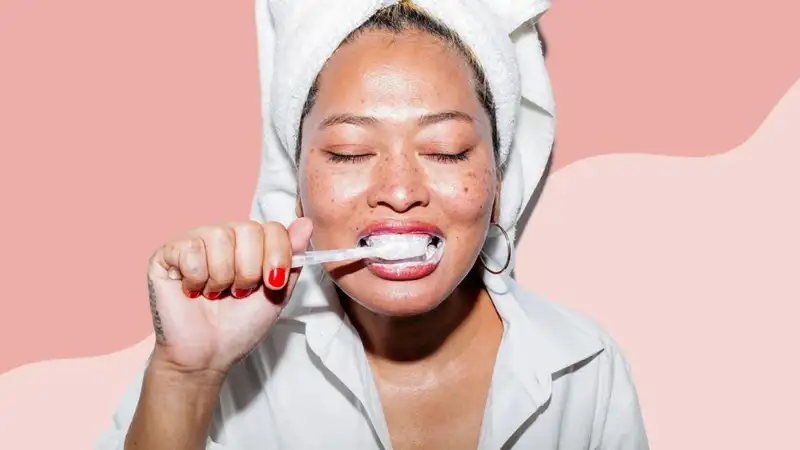 3 ways to naturally whiten your teeth at home