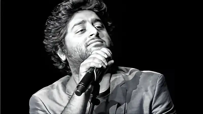 Arijit Singh dances to ‘Chaleya’ during his Bangalore concert; watch