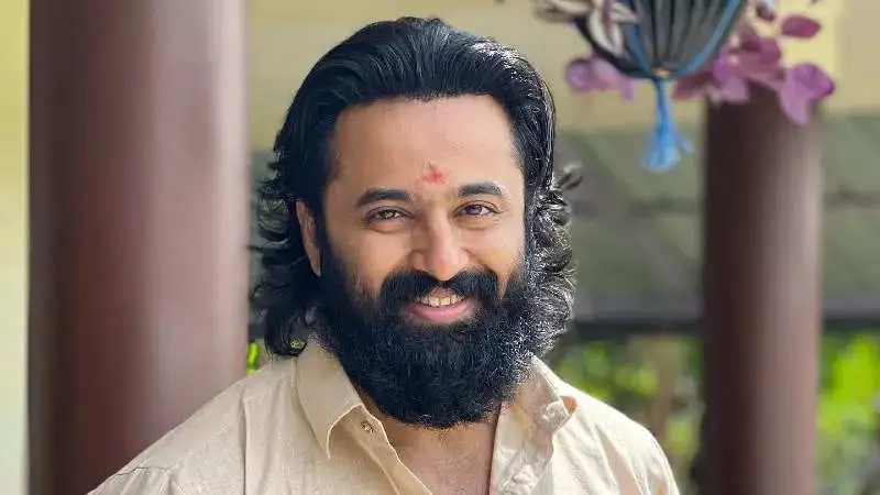 Unni Mukundan treats fans to the first-look of 'Malikappuram' on his birthday