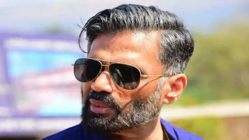 Athiya Shetty-KL Rahul's Wedding: Suniel Shetty chats with paparazzi outside his farmhouse