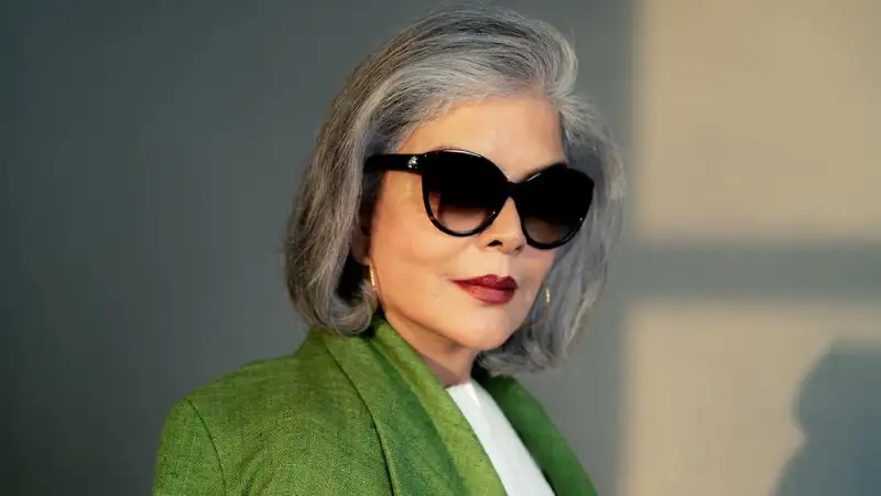 Zeenat Aman has a warning against troll, lists her rules of Instagram engagement