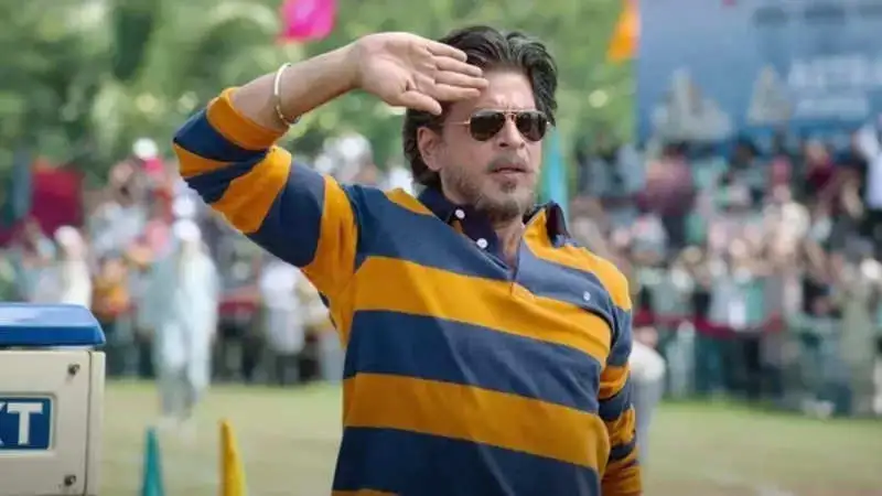 Shah Rukh Khan dances to ‘Chaiyya Chaiyya’ and ‘Lutt Putt Gaya’ during ‘Dunki’ promotions. Watch