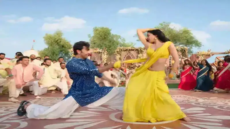 Ranbir Kapoor-Shraddha Kapoor's 'Show Me The Thumka' had 1200 dancers!