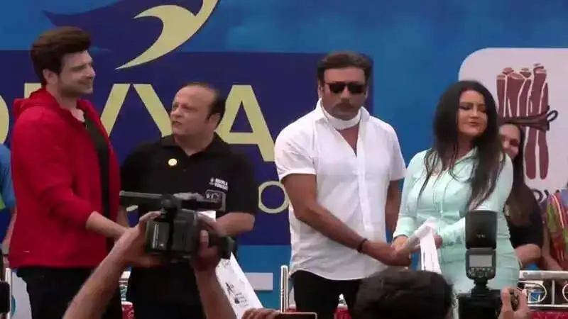 Karan Kundrra, Jackie Shroff and Amruta Fadnavis join hands for 'CleanAThon’ drive in Goa