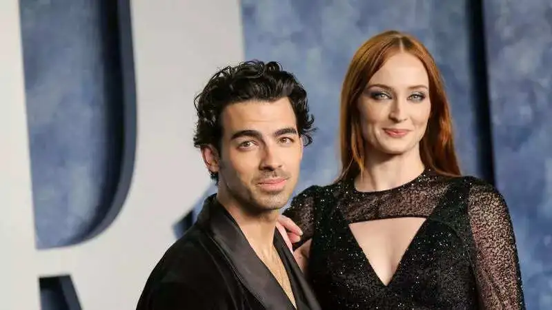 Joe Jonas and Sophie Turner getting divorced? Deets inside